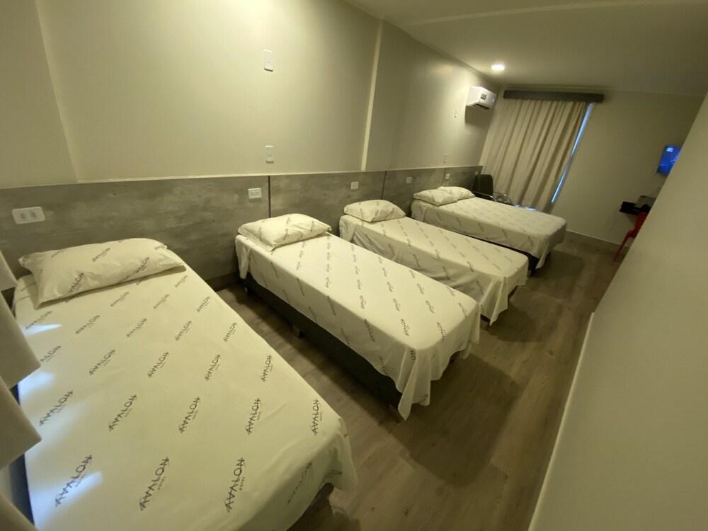 Hotel Avalon Maringa Economico Kültér fotó