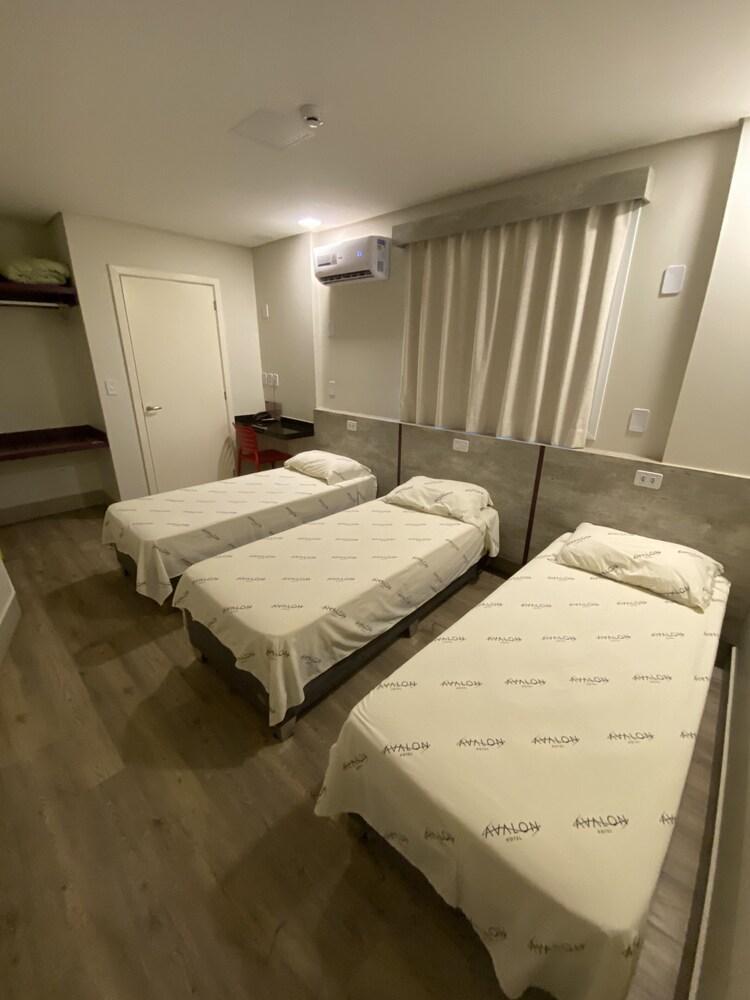Hotel Avalon Maringa Economico Kültér fotó